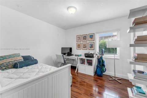 Villa ou maison à vendre à Miami, Floride: 4 chambres, 193.79 m2 № 1775811 - photo 18