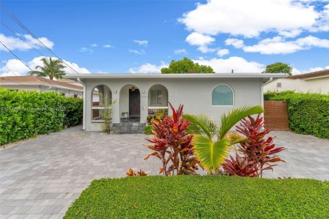 Villa ou maison à vendre à Miami, Floride: 4 chambres, 193.79 m2 № 1775811 - photo 1