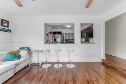 Villa ou maison à vendre à Miami, Floride: 4 chambres, 193.79 m2 № 1775811 - photo 13