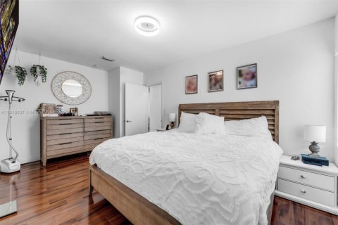 Villa ou maison à vendre à Miami, Floride: 4 chambres, 193.79 m2 № 1775811 - photo 15
