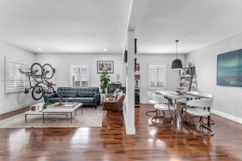 Villa ou maison à vendre à Miami, Floride: 4 chambres, 193.79 m2 № 1775811 - photo 8