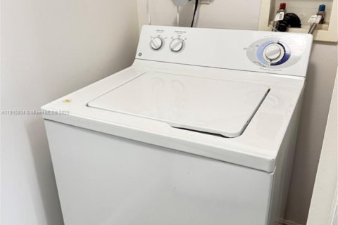 Condo in Aventura, Florida, 2 bedrooms  № 1970588 - photo 29