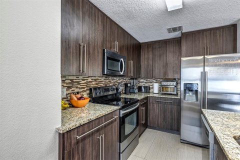 Touwnhouse à vendre à Orlando, Floride: 3 chambres, 173.91 m2 № 2147570 - photo 12