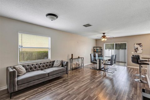 Touwnhouse à vendre à Orlando, Floride: 3 chambres, 173.91 m2 № 2147570 - photo 6
