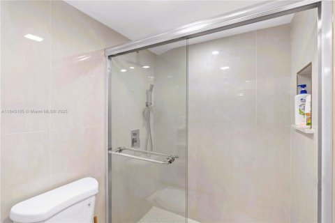 Condo in Lauderdale Lakes, Florida, 2 bedrooms  № 1836170 - photo 9