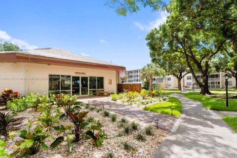 Condo in Lauderdale Lakes, Florida, 2 bedrooms  № 1836170 - photo 17