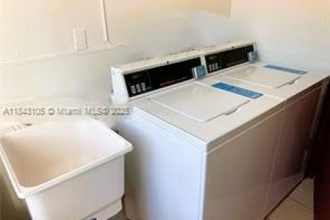 Condo in Lauderdale Lakes, Florida, 2 bedrooms  № 1836170 - photo 21