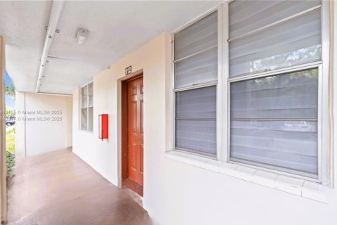 Condo in Lauderdale Lakes, Florida, 2 bedrooms  № 1836170 - photo 12