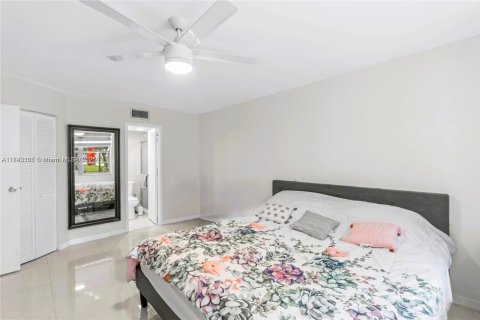 Condo in Lauderdale Lakes, Florida, 2 bedrooms  № 1836170 - photo 27