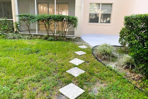 Condo in Lauderdale Lakes, Florida, 2 bedrooms  № 1836170 - photo 16
