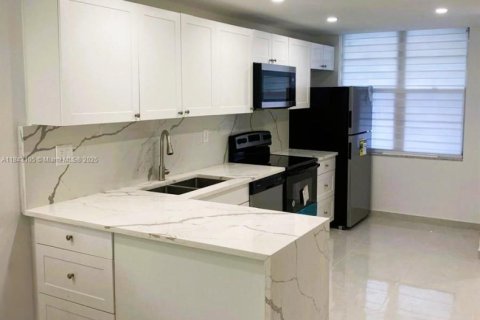 Condo in Lauderdale Lakes, Florida, 2 bedrooms  № 1836170 - photo 6