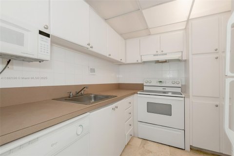 Copropriété à vendre à Miami Beach, Floride: 1 chambre, 79.15 m2 № 1944044 - photo 11