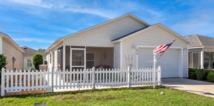 Villa ou maison à The Villages, Floride 2 chambres, 110.37 m2 № 2414909