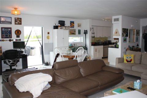 Condo in Miami Beach, Florida, 1 bedroom № 2254080 - photo 19