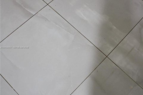 Condo in Miami Beach, Florida, 1 bedroom № 2254080 - photo 23
