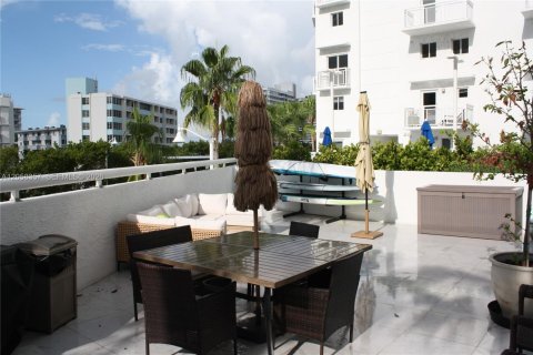 Condo in Miami Beach, Florida, 1 bedroom № 2254080 - photo 2