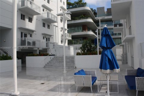 Condo in Miami Beach, Florida, 1 bedroom № 2254080 - photo 30