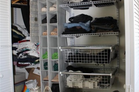 Condo in Miami Beach, Florida, 1 bedroom № 2254080 - photo 24