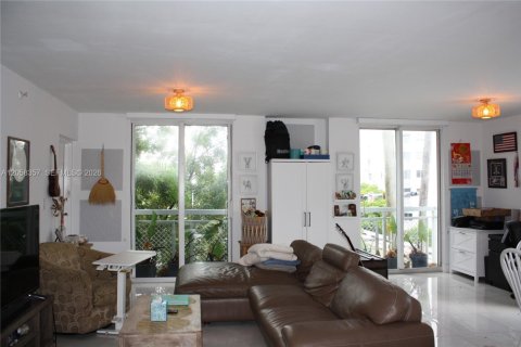 Condo in Miami Beach, Florida, 1 bedroom № 2254080 - photo 20