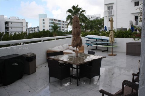Condo in Miami Beach, Florida, 1 bedroom № 2254080 - photo 4