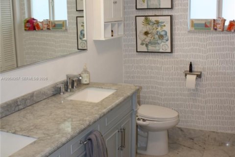 Condo in Miami Beach, Florida, 1 bedroom № 2254080 - photo 10
