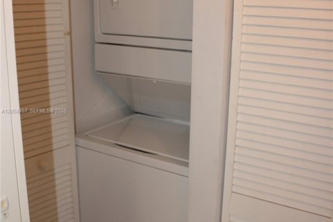Condo in Miami Beach, Florida, 1 bedroom № 2254080 - photo 25