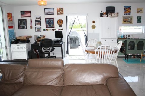 Condo in Miami Beach, Florida, 1 bedroom № 2254080 - photo 18