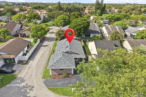 Casa en venta en Davie, Florida, 3 dormitorios, 110.65 m2 № 2190386 - foto 2