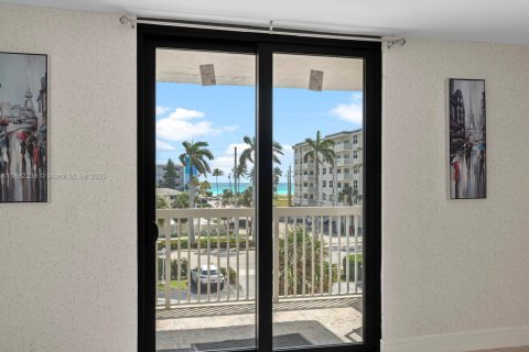 Купить кондоминиум в Холливуд, Флорида 2 спальни, 119.57м2, № 1930690 - фото 13