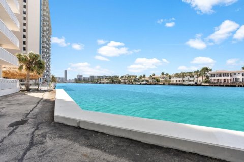 Купить кондоминиум в Холливуд, Флорида 2 спальни, 119.57м2, № 1930690 - фото 5