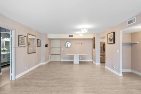 Купить кондоминиум в Холливуд, Флорида 2 спальни, 119.57м2, № 1930690 - фото 7