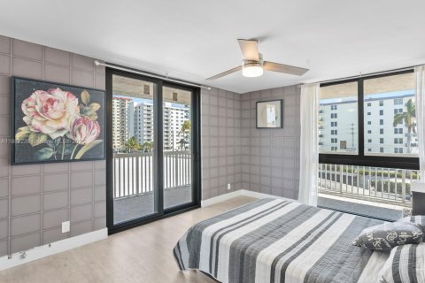 Купить кондоминиум в Холливуд, Флорида 2 спальни, 119.57м2, № 1930690 - фото 23