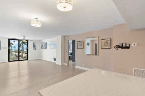 Купить кондоминиум в Холливуд, Флорида 2 спальни, 119.57м2, № 1930690 - фото 12