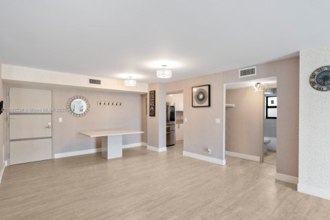 Купить кондоминиум в Холливуд, Флорида 2 спальни, 119.57м2, № 1930690 - фото 9