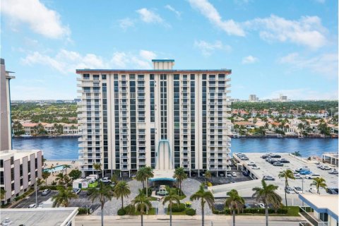 Купить кондоминиум в Холливуд, Флорида 2 спальни, 119.57м2, № 1930690 - фото 1