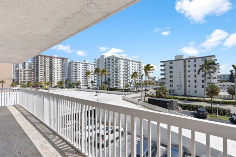 Купить кондоминиум в Холливуд, Флорида 2 спальни, 119.57м2, № 1930690 - фото 27