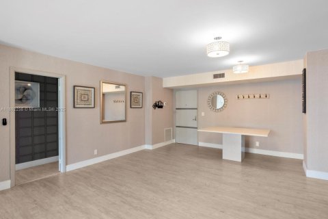 Купить кондоминиум в Холливуд, Флорида 2 спальни, 119.57м2, № 1930690 - фото 8