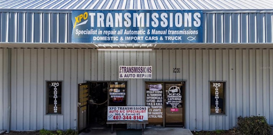 Commercial property in Kissimmee, Florida № 2098873