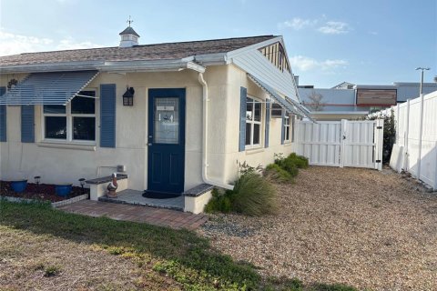 Propiedad comercial en venta en Redington Shores, Florida, 130.06 m2 № 2310043 - foto 2