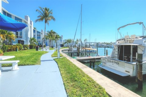 Condo in Madeira Beach, Florida, 1 bedroom  № 1554284 - photo 27