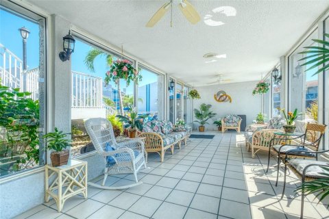 Condo in Madeira Beach, Florida, 1 bedroom  № 1554284 - photo 28