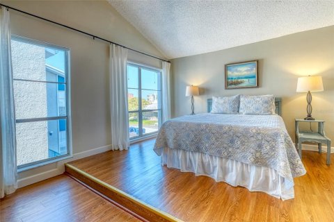 Condo in Madeira Beach, Florida, 1 bedroom  № 1554284 - photo 19