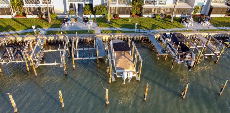 Condo in Madeira Beach, Florida, 1 bedroom  № 1554284