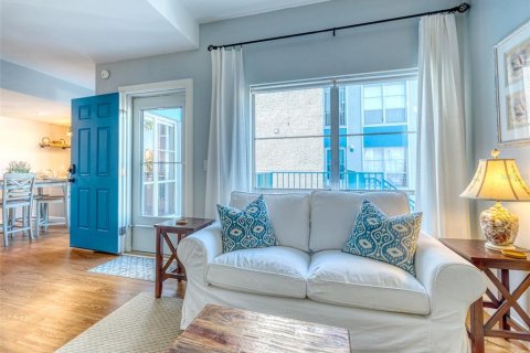 Condo in Madeira Beach, Florida, 1 bedroom  № 1554284 - photo 12