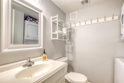 Condo in Madeira Beach, Florida, 1 bedroom  № 1554284 - photo 14