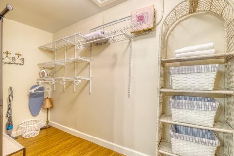 Condo in Madeira Beach, Florida, 1 bedroom  № 1554284 - photo 17