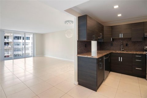 Condo à North Miami Beach, Floride, 1 chambre  № 2331810