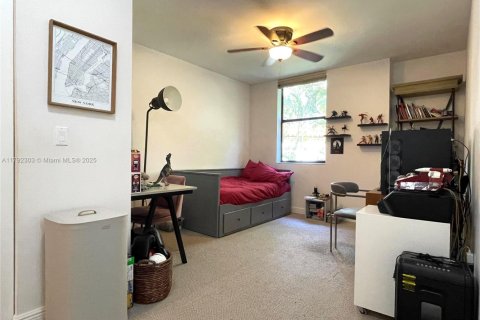 Condo in Coral Gables, Florida, 2 bedrooms  № 1656175 - photo 16