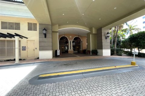 Condo in Coral Gables, Florida, 2 bedrooms  № 1656175 - photo 30