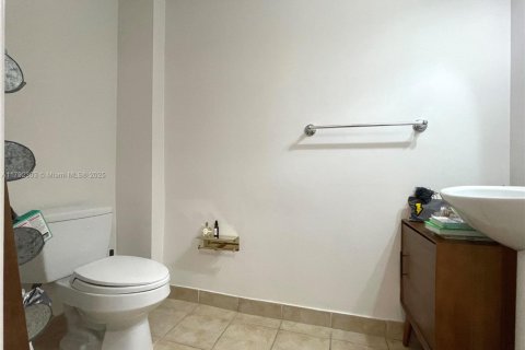 Condo in Coral Gables, Florida, 2 bedrooms  № 1656175 - photo 22